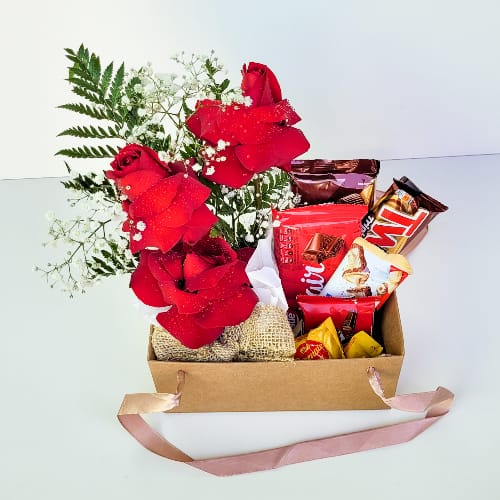 caixa com flor e chocolate